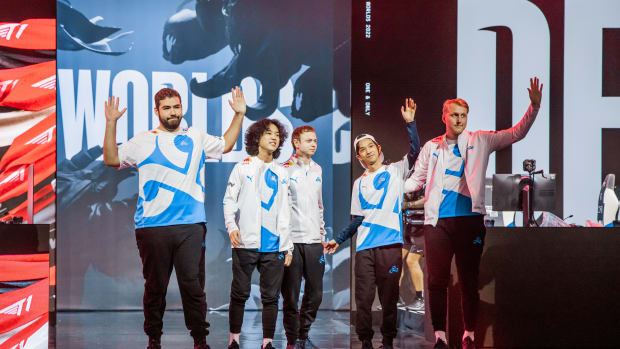 NEW YORK, NEW YORK - OCTOBER 13: Cloud9 takes a final pose onstage after their elimination at the League of Legends World Championship Groups Stage on October 13, 2022 in New York City.