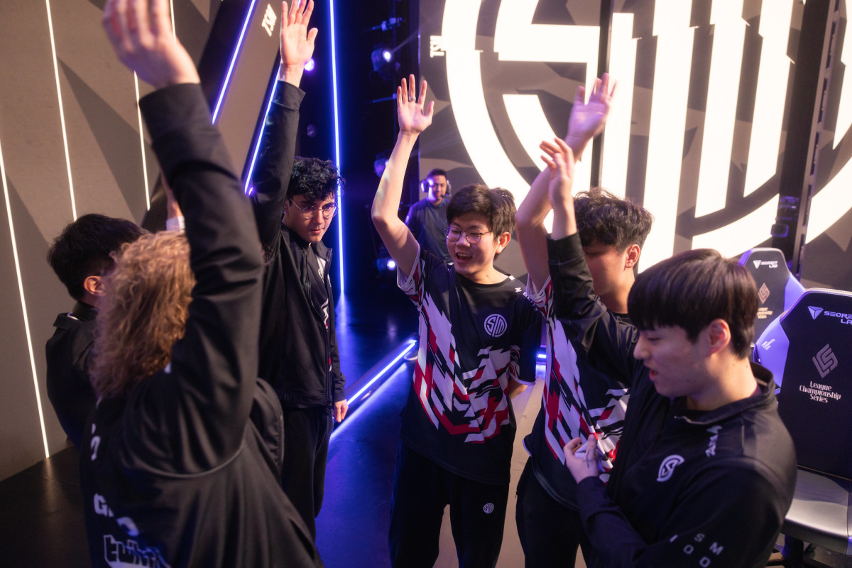 Team TSM huddles before competing during week 3 of the 2023 LCS Spring Split at the Riot Games Arena on February 9, 2023. (Photo by Robert Paul/Riot Games)
