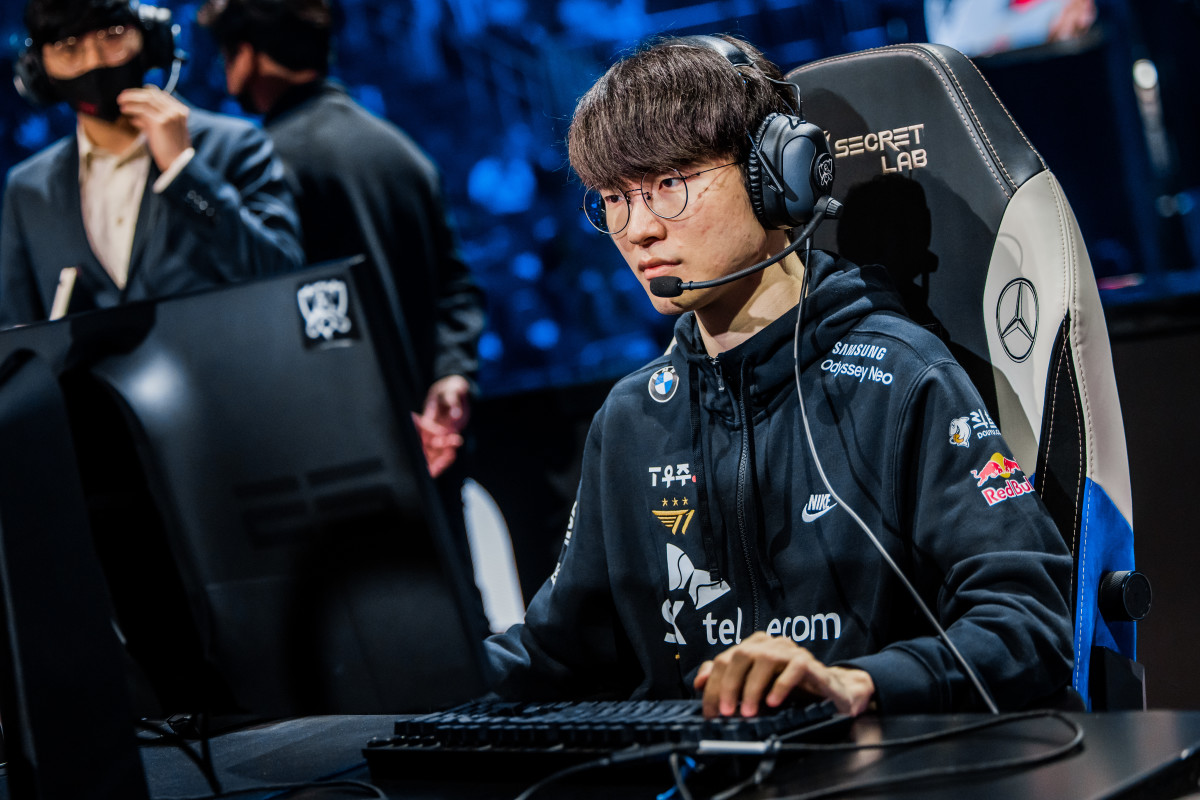 ATLANTA, GEORGIA - OCTOBER 29: Lee "Faker" Sang-hyeok of T1 prepares to compete at the League of Legends World Championship Semifinals on October 29, 2022 in Atlanta, GA.