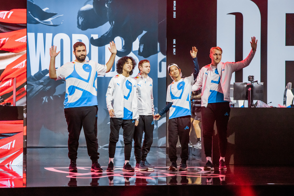 NEW YORK, NEW YORK - OCTOBER 13: Cloud9 takes a final pose onstage after their elimination at the League of Legends World Championship Groups Stage on October 13, 2022 in New York City.