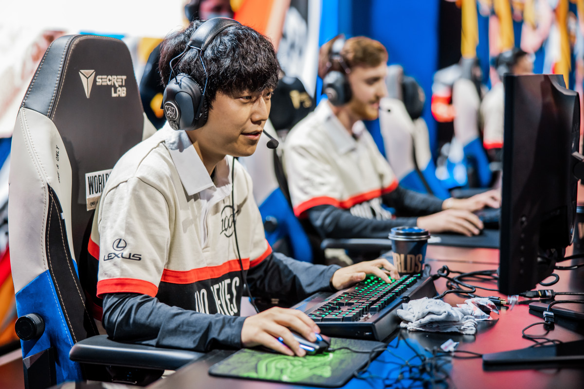 NEW YORK, NEW YORK - OCTOBER 16: Kim "Ssumday" Chan-ho of 100 Thieves competes at the League of Legends World Championship Groups Stage on October 16, 2022 in New York City.