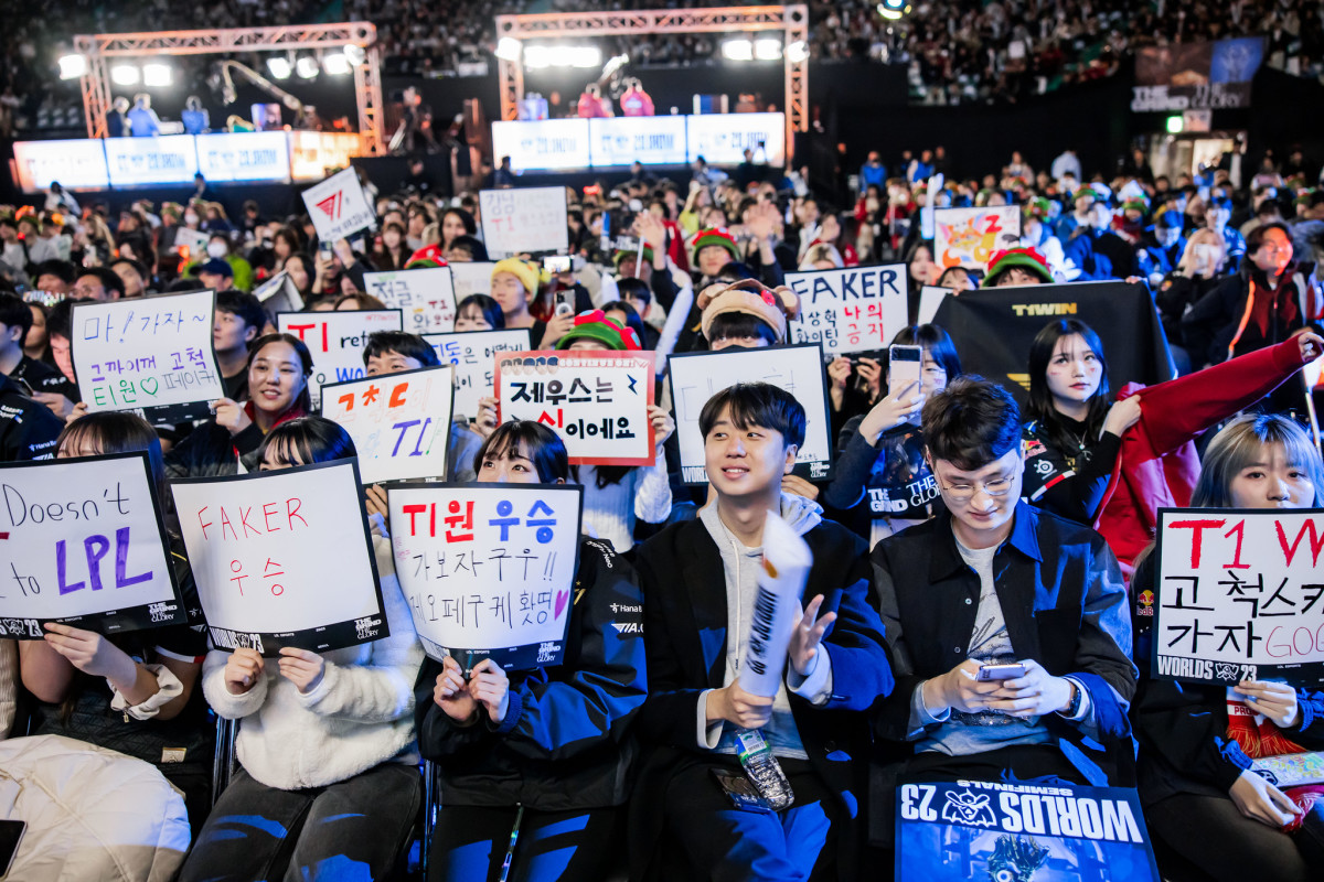 Faces in the Crowd at the LoL World Finals
